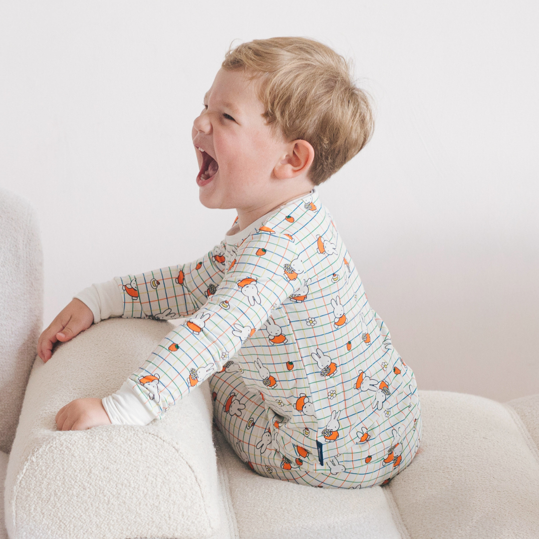 Niño con el conjunto de pijama de bambú «Children's Miffy Checkered Bloom»