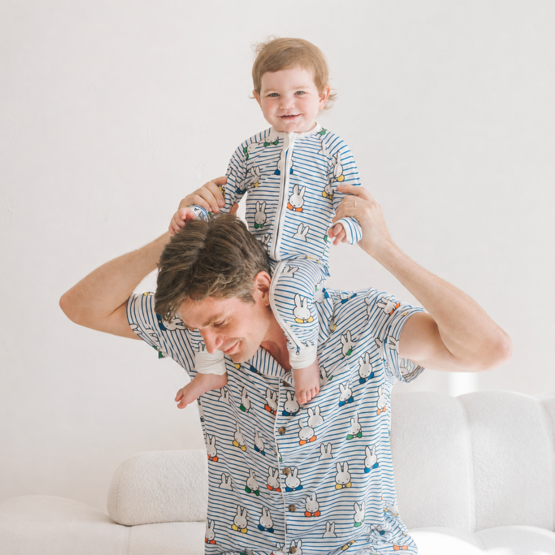 Hombre con el conjunto de pijama de bambú «Peek-a-Boo Blue» para hombre Miffy