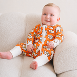 Baby im ZIPSTER x Miffy Daisy Days Bambus-Strampler