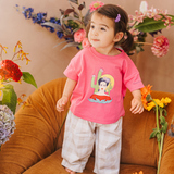 Camiseta infantil oversize rosa con Frida
