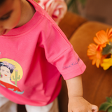 Camiseta infantil oversize rosa con Frida
