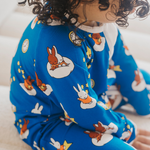 Bébé porté dans le ZIPSTER x Miffy gigotine en bambou Starry Sleep