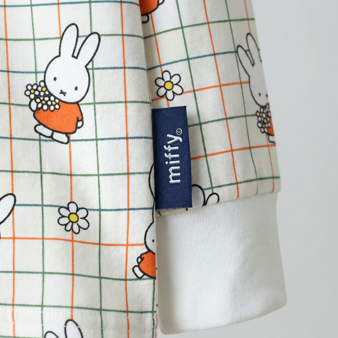 Miffy x Zipster etiqueta tejida en el conjunto de pijama de bambú infantil Miffy Checkered Bloom