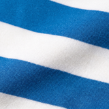 Gros plan sur le tissu en bambou tout doux du t-shirt rayé à col ras du cou pour enfant « Miffy on the Move »
