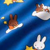 Gros plan sur le tissu en bambou tout doux de la ZIPSTER x Miffy gigotin en bambou Starry Sleep